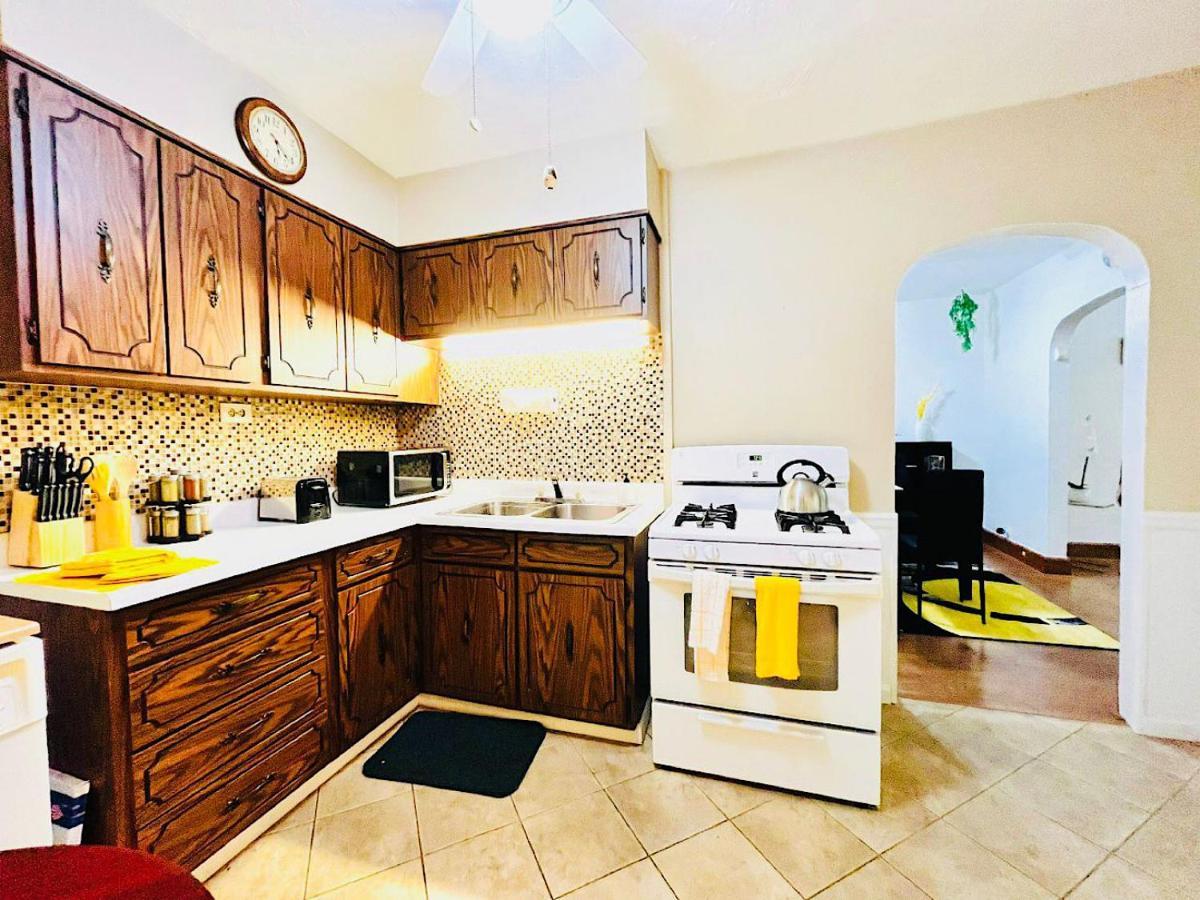 The Amber Retreat - Brooklyn Centre Comfort - Charming Space For Families, Couples & Business Travelers Near Downtown - With 300Mb Wifi, Parking & Self Check-In 클리블랜드 외부 사진