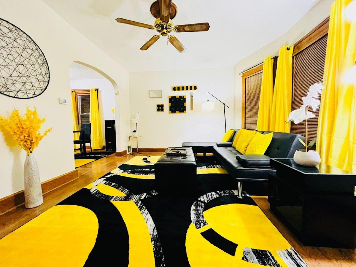 The Amber Retreat - Brooklyn Centre Comfort - Charming Space For Families, Couples & Business Travelers Near Downtown - With 300Mb Wifi, Parking & Self Check-In 클리블랜드 외부 사진