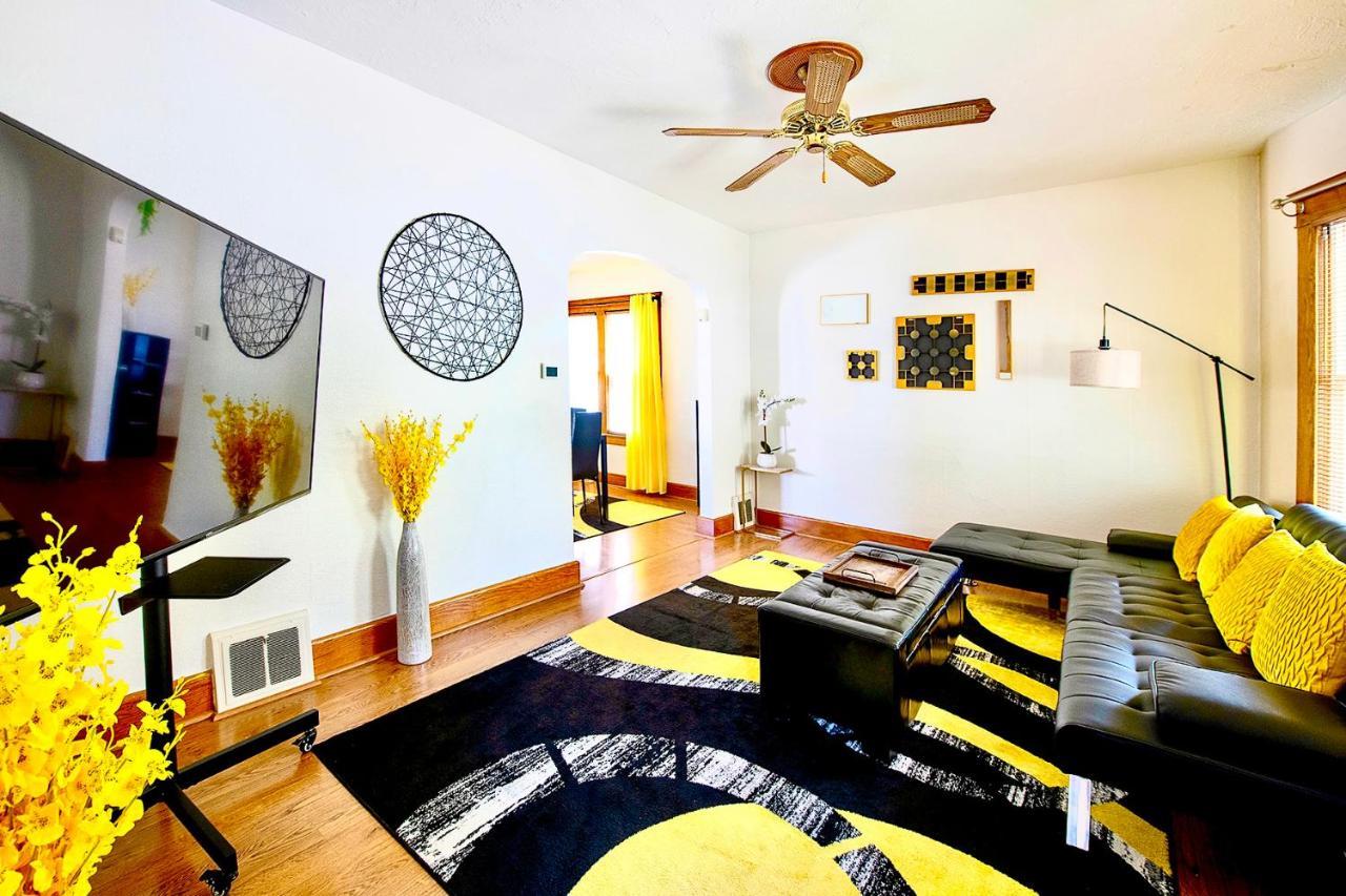 The Amber Retreat - Brooklyn Centre Comfort - Charming Space For Families, Couples & Business Travelers Near Downtown - With 300Mb Wifi, Parking & Self Check-In 클리블랜드 외부 사진