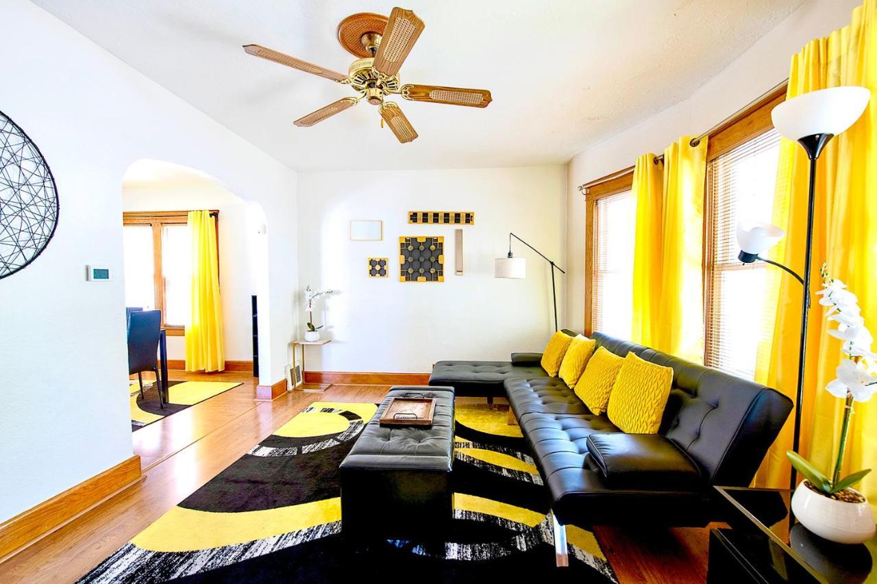 The Amber Retreat - Brooklyn Centre Comfort - Charming Space For Families, Couples & Business Travelers Near Downtown - With 300Mb Wifi, Parking & Self Check-In 클리블랜드 외부 사진