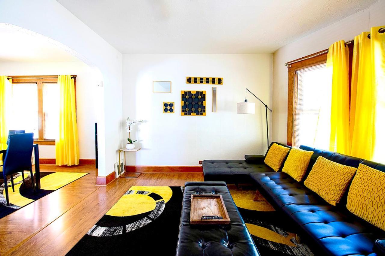 The Amber Retreat - Brooklyn Centre Comfort - Charming Space For Families, Couples & Business Travelers Near Downtown - With 300Mb Wifi, Parking & Self Check-In 클리블랜드 외부 사진