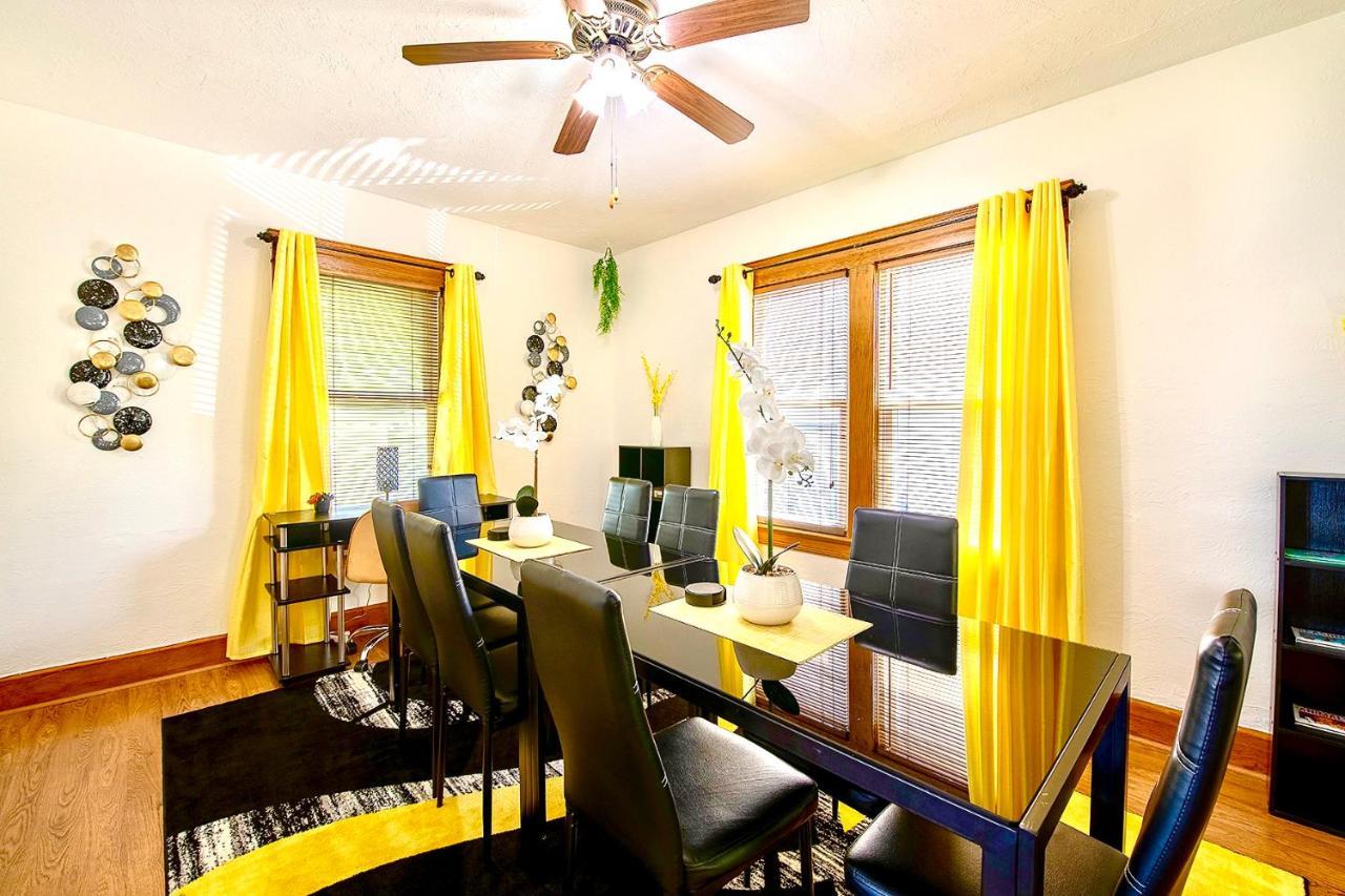 The Amber Retreat - Brooklyn Centre Comfort - Charming Space For Families, Couples & Business Travelers Near Downtown - With 300Mb Wifi, Parking & Self Check-In 클리블랜드 외부 사진