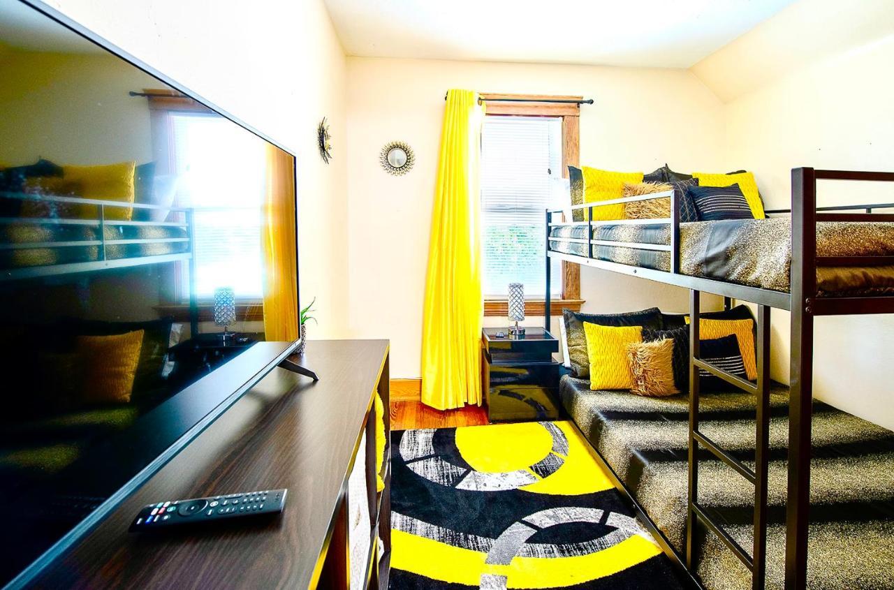 The Amber Retreat - Brooklyn Centre Comfort - Charming Space For Families, Couples & Business Travelers Near Downtown - With 300Mb Wifi, Parking & Self Check-In 클리블랜드 외부 사진