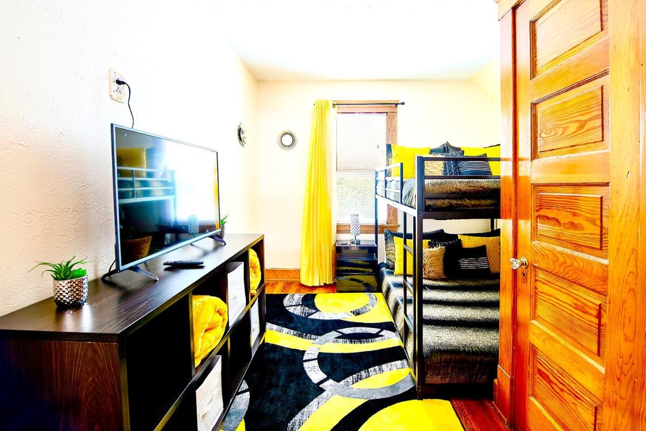 The Amber Retreat - Brooklyn Centre Comfort - Charming Space For Families, Couples & Business Travelers Near Downtown - With 300Mb Wifi, Parking & Self Check-In 클리블랜드 외부 사진