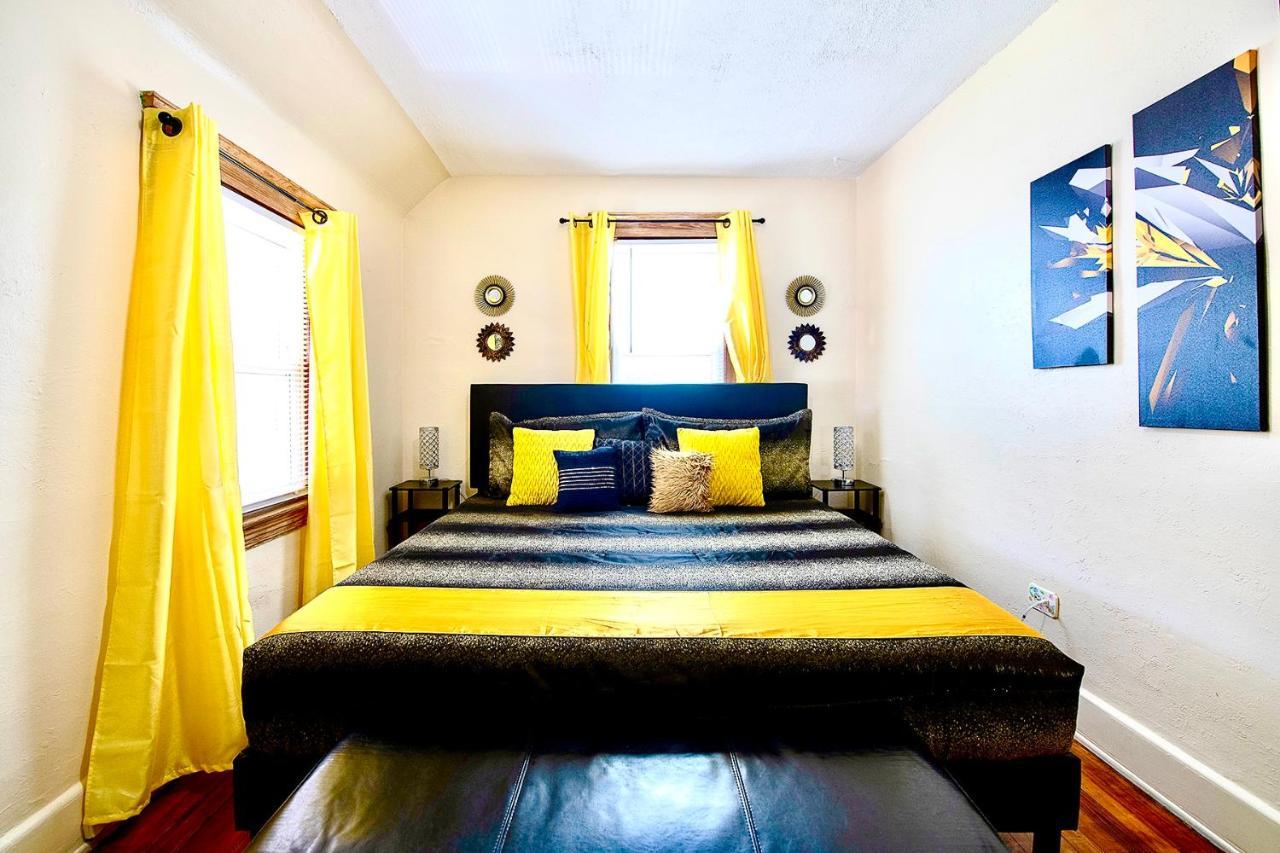The Amber Retreat - Brooklyn Centre Comfort - Charming Space For Families, Couples & Business Travelers Near Downtown - With 300Mb Wifi, Parking & Self Check-In 클리블랜드 외부 사진
