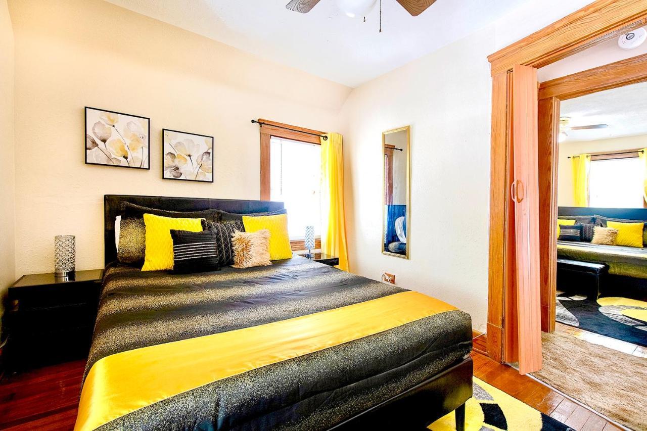 The Amber Retreat - Brooklyn Centre Comfort - Charming Space For Families, Couples & Business Travelers Near Downtown - With 300Mb Wifi, Parking & Self Check-In 클리블랜드 외부 사진