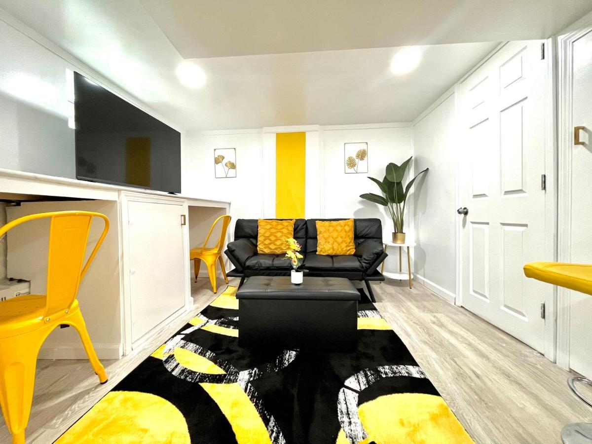 The Amber Retreat - Brooklyn Centre Comfort - Charming Space For Families, Couples & Business Travelers Near Downtown - With 300Mb Wifi, Parking & Self Check-In 클리블랜드 외부 사진