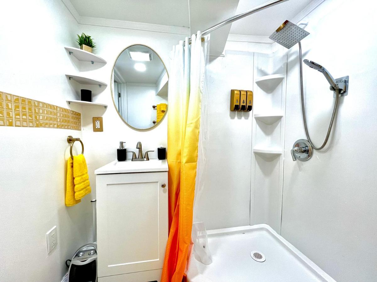 The Amber Retreat - Brooklyn Centre Comfort - Charming Space For Families, Couples & Business Travelers Near Downtown - With 300Mb Wifi, Parking & Self Check-In 클리블랜드 외부 사진
