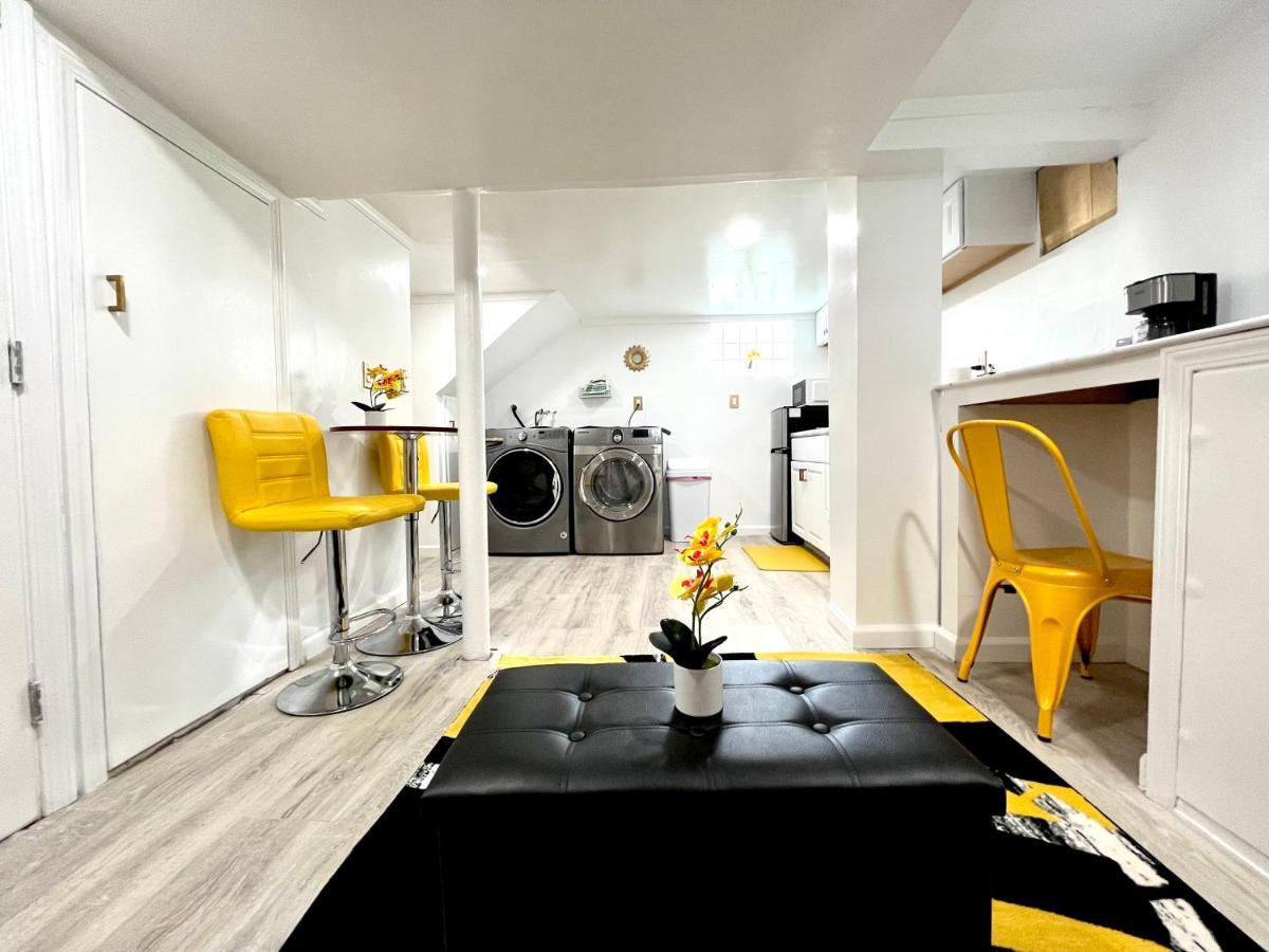 The Amber Retreat - Brooklyn Centre Comfort - Charming Space For Families, Couples & Business Travelers Near Downtown - With 300Mb Wifi, Parking & Self Check-In 클리블랜드 외부 사진