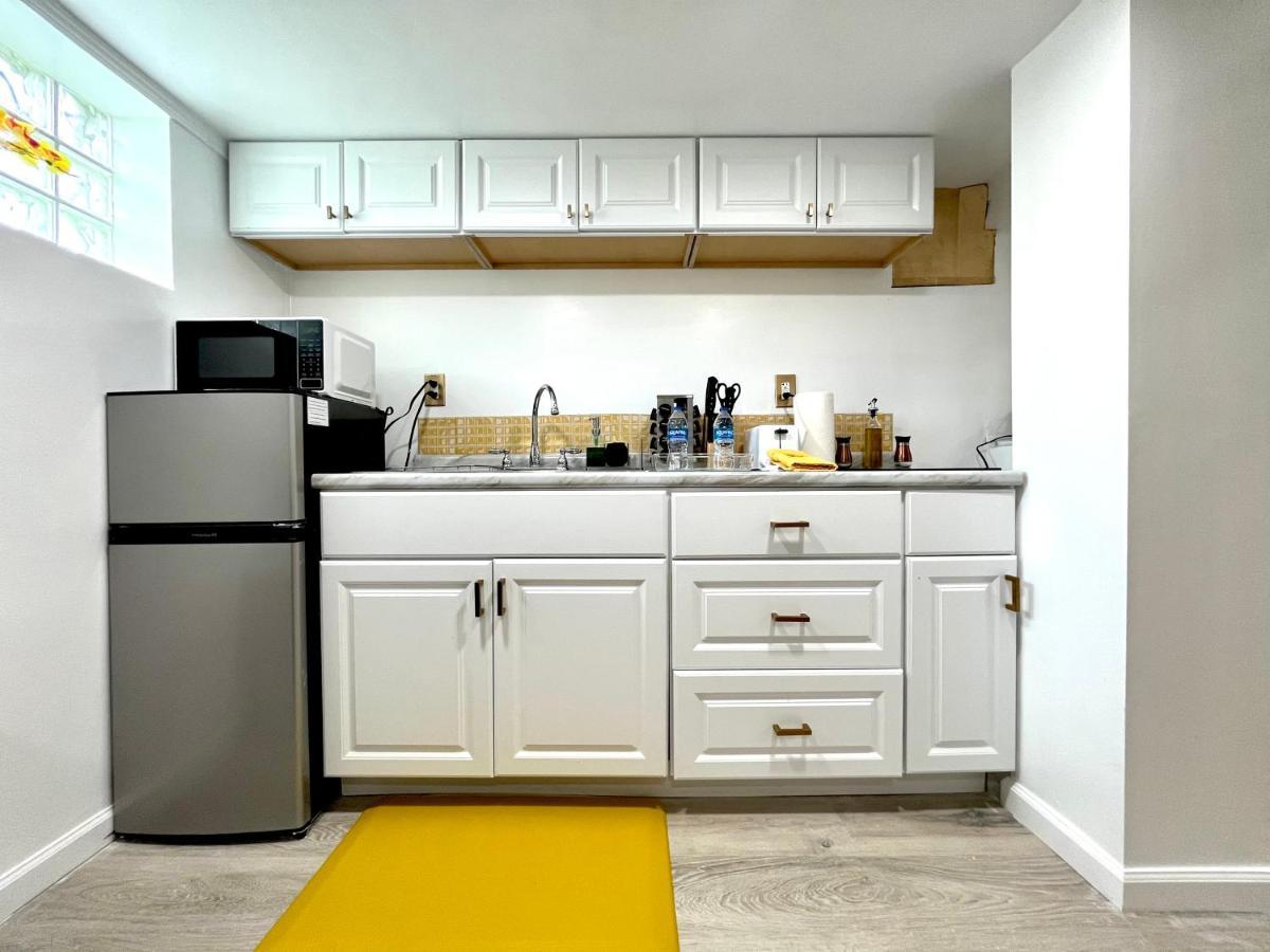 The Amber Retreat - Brooklyn Centre Comfort - Charming Space For Families, Couples & Business Travelers Near Downtown - With 300Mb Wifi, Parking & Self Check-In 클리블랜드 외부 사진
