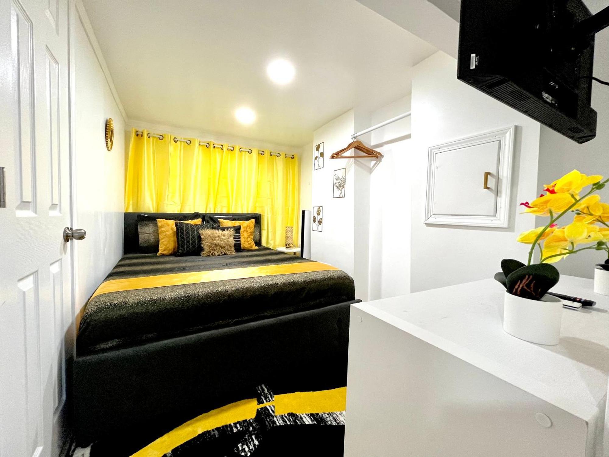 The Amber Retreat - Brooklyn Centre Comfort - Charming Space For Families, Couples & Business Travelers Near Downtown - With 300Mb Wifi, Parking & Self Check-In 클리블랜드 외부 사진